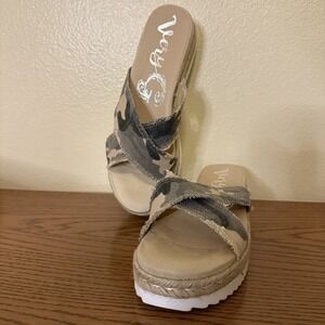 NWT Very G Laney Grey Camo Canvas Espadrille Platform Slide Sandals Size 10